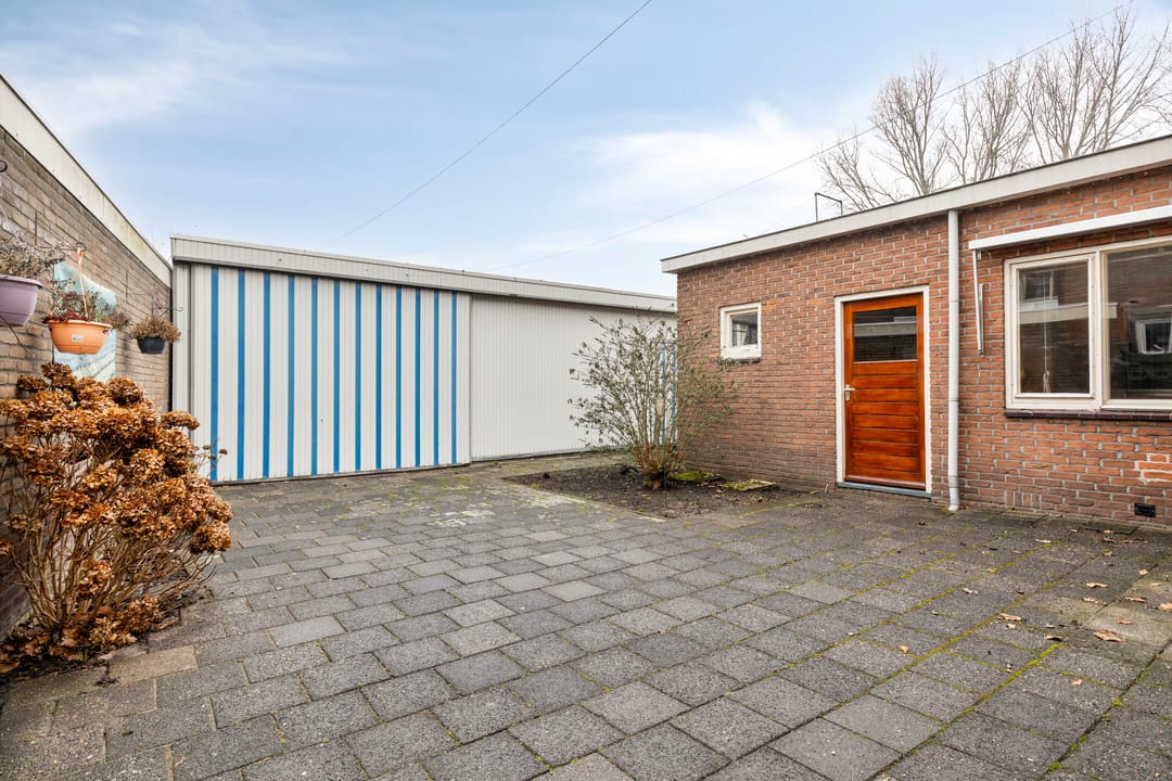 Photo 31 of Surinamestraat 1