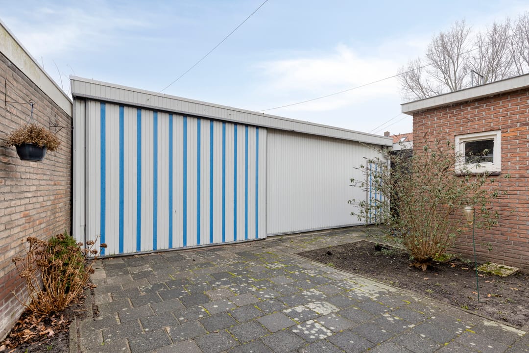 Photo 32 of Surinamestraat 1