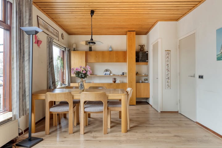 Photo 3 of Surinamestraat 1