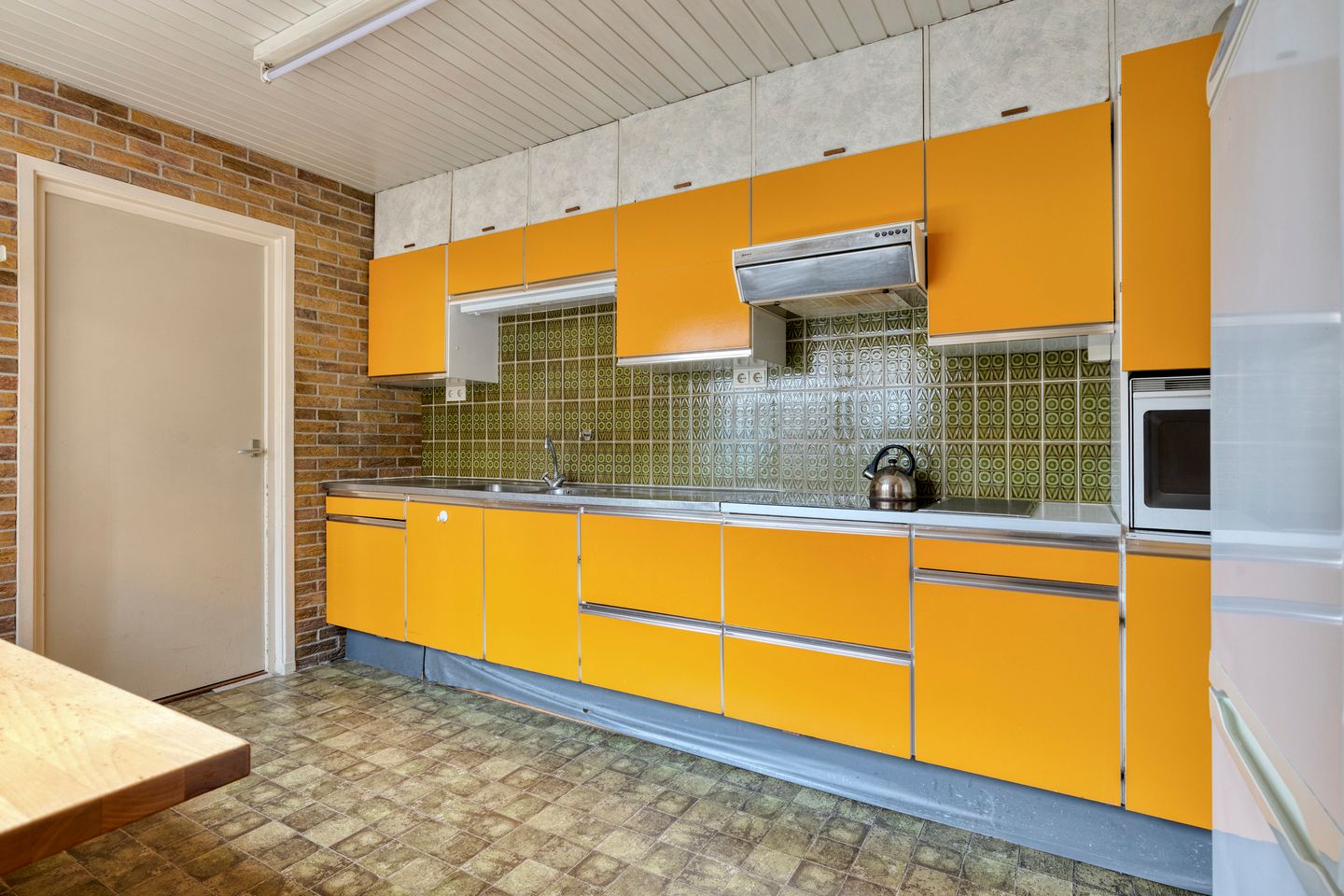 Photo 4 of Surinamestraat 1