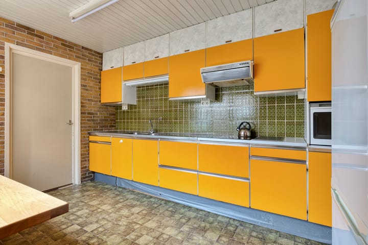 Photo 4 of Surinamestraat 1