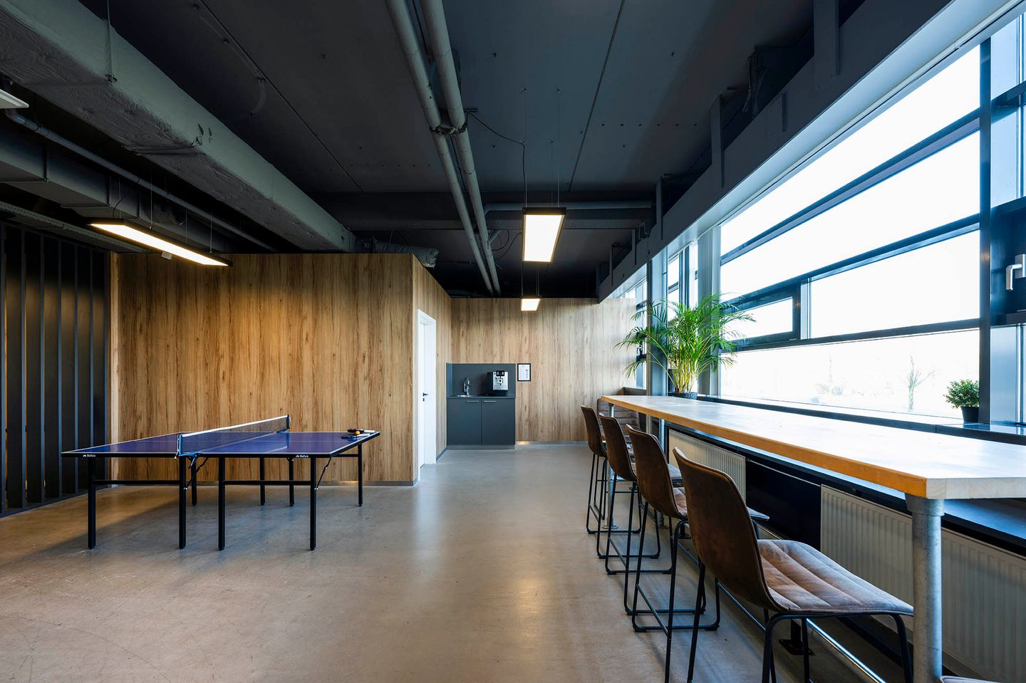 View photo 4 of Computerweg 9-21