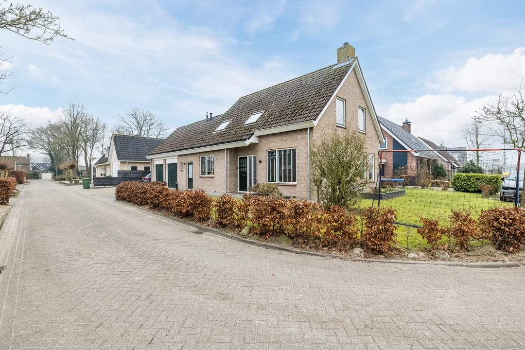 Foto 1 van Schoolstraat 1