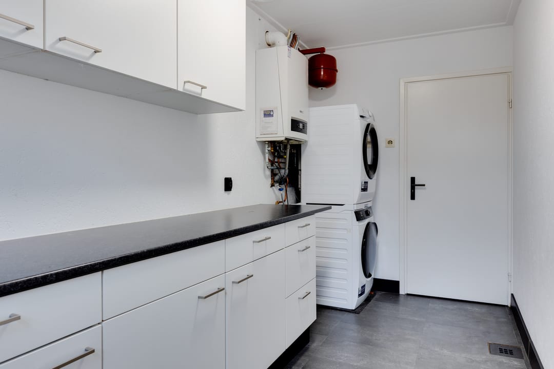 Photo 16 of Burgemeester Goldbergstraat 12