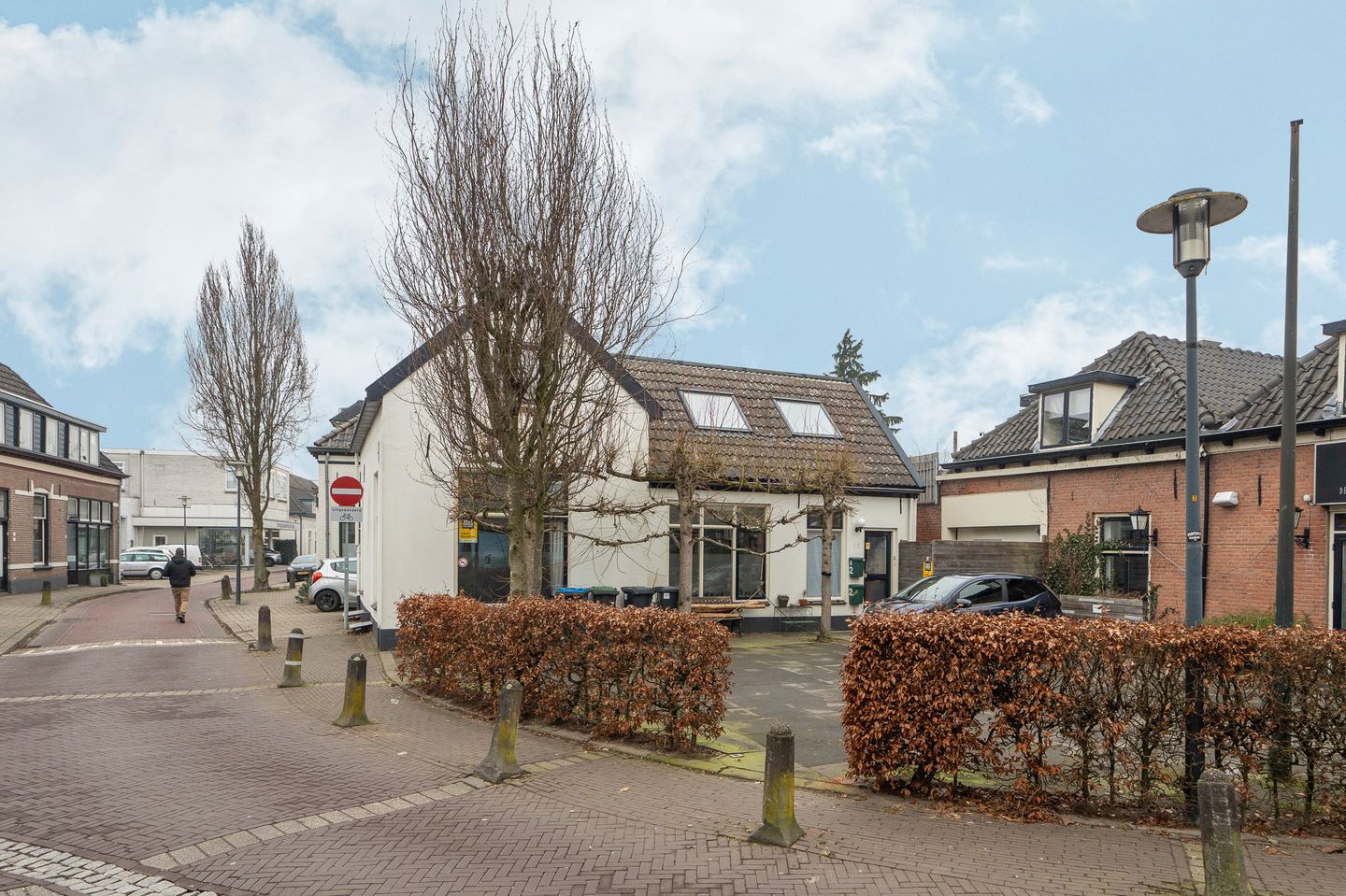 Bekijk foto 2 van Spoorstraat 2