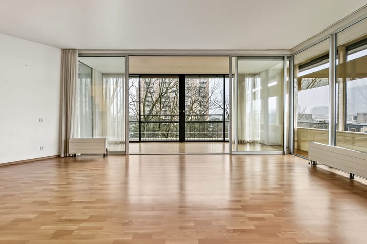 Foto 4 van Sir Winston Churchillln 283-F023