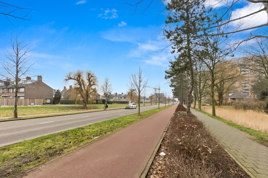 Photo 32 of Sir Winston Churchillln 283-F023