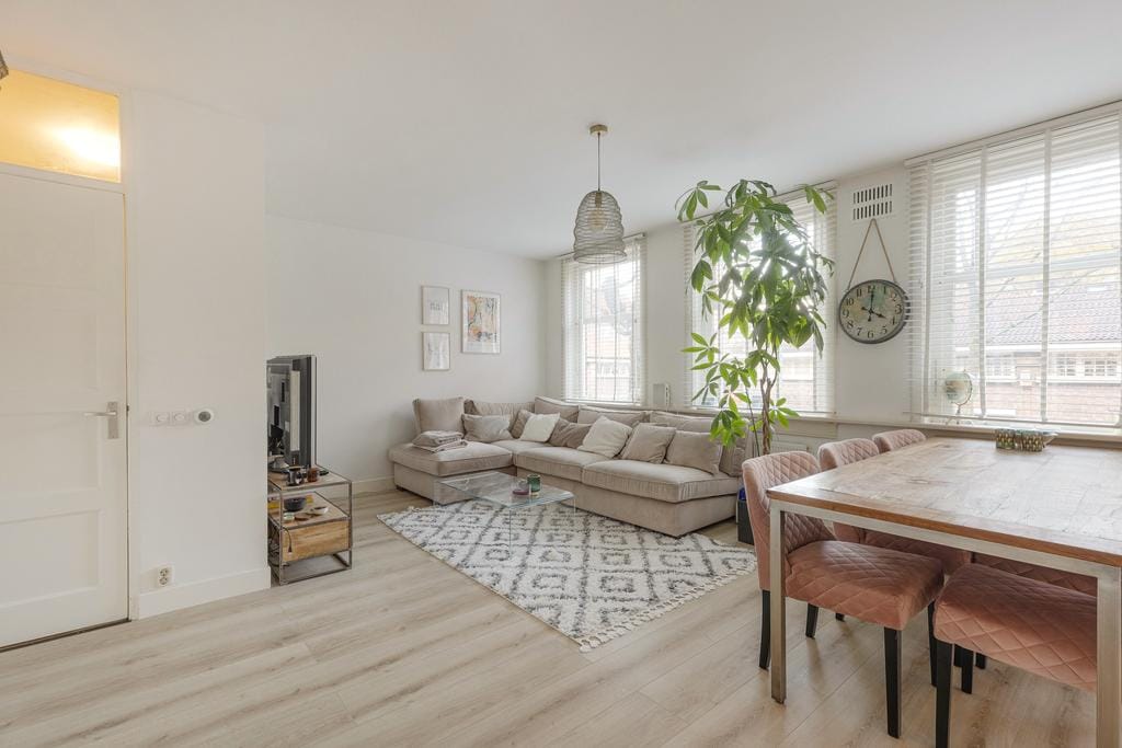 Foto 8 van Van Tuyll van Serooskerkenweg 1-1