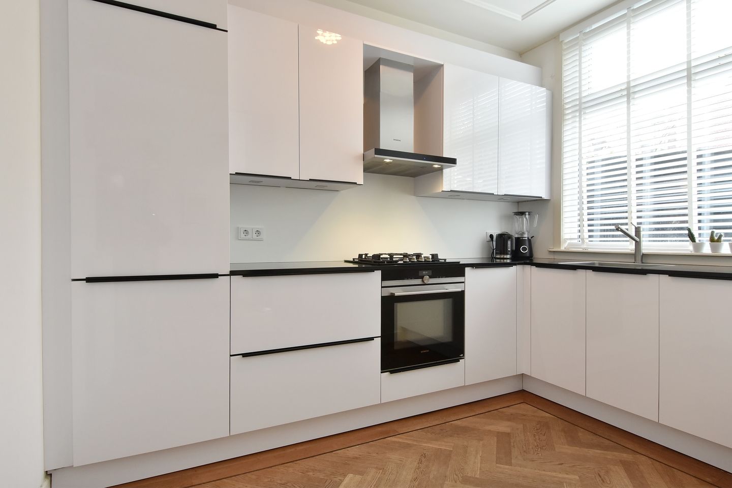 Foto 19 van Van Boetzelaerlaan 284