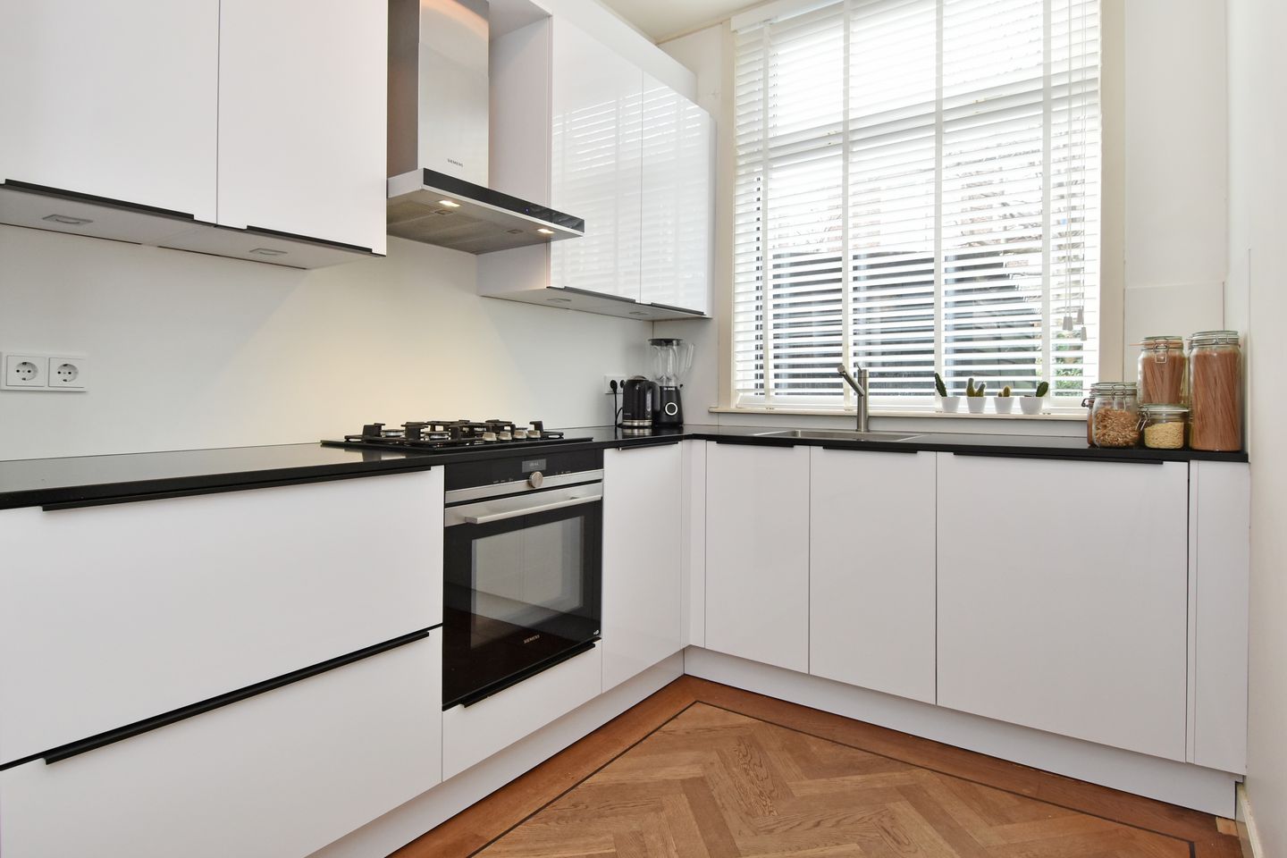 Foto 20 van Van Boetzelaerlaan 284