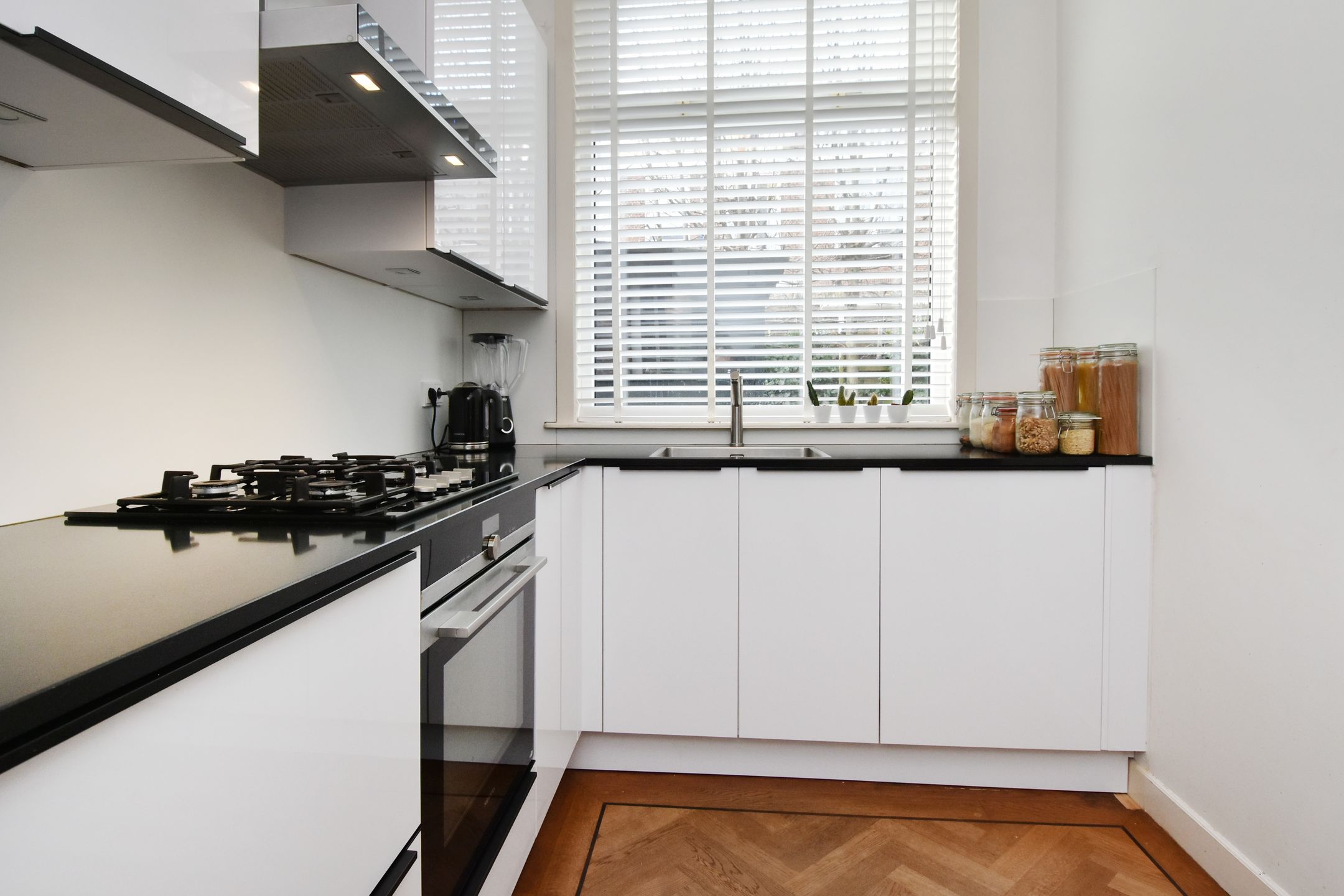 Foto 21 van Van Boetzelaerlaan 284