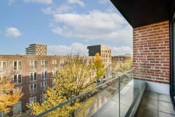 Photo 15 of Erich Salomonstraat 144