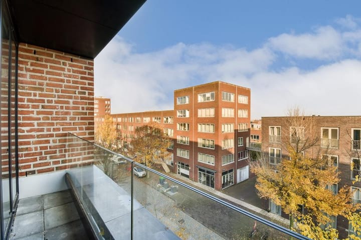 Photo 14 of Erich Salomonstraat 144