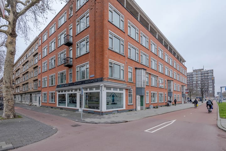 Photo 2 of Strevelsweg 363