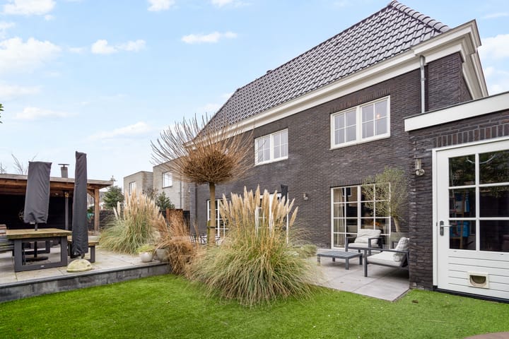 Photo 2 of Herman Broekhuizenstraat 8