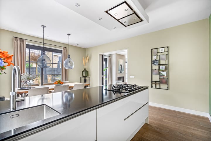 Photo 4 of Herman Broekhuizenstraat 8