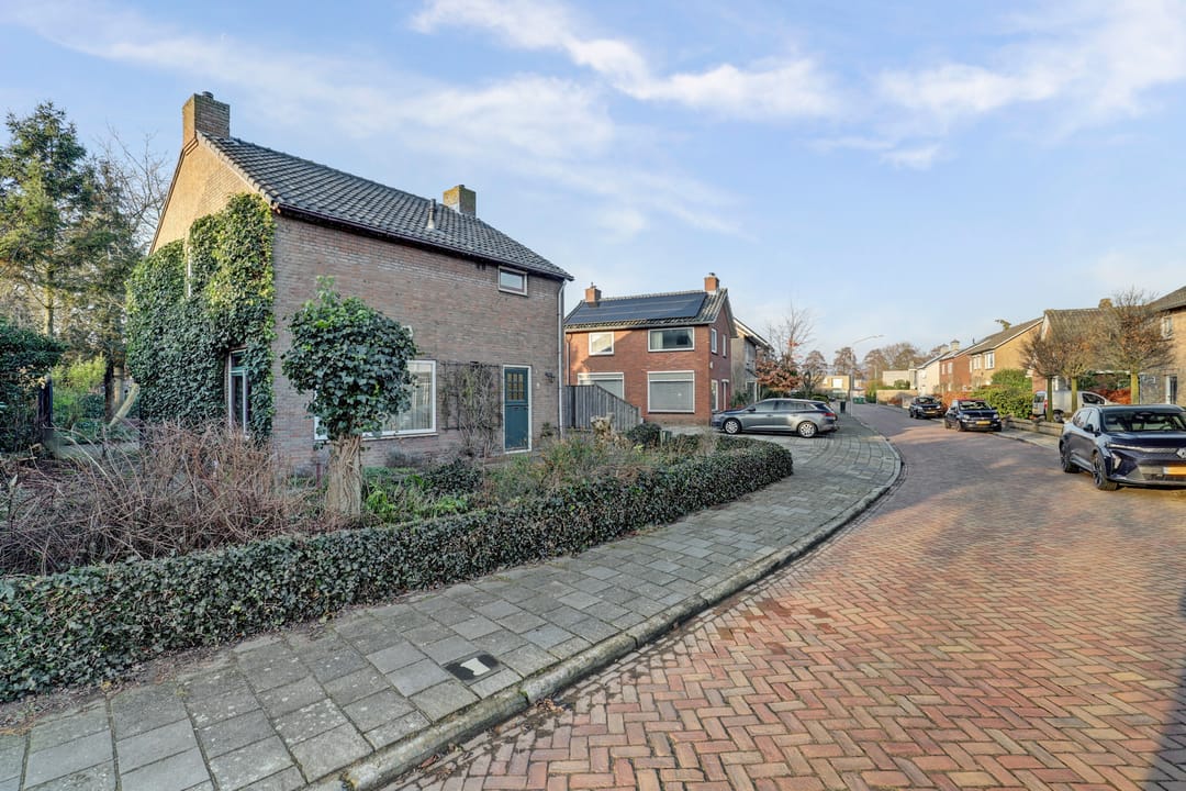 Foto 43 van Korenbloemstraat 1