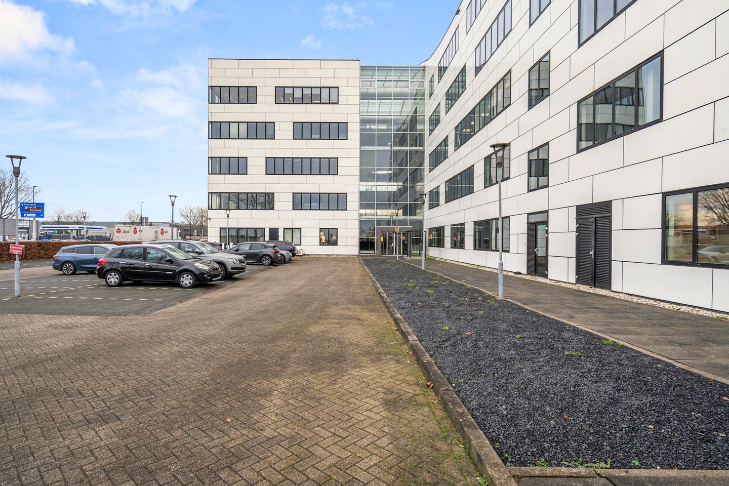 View photo 2 of Traverse 2