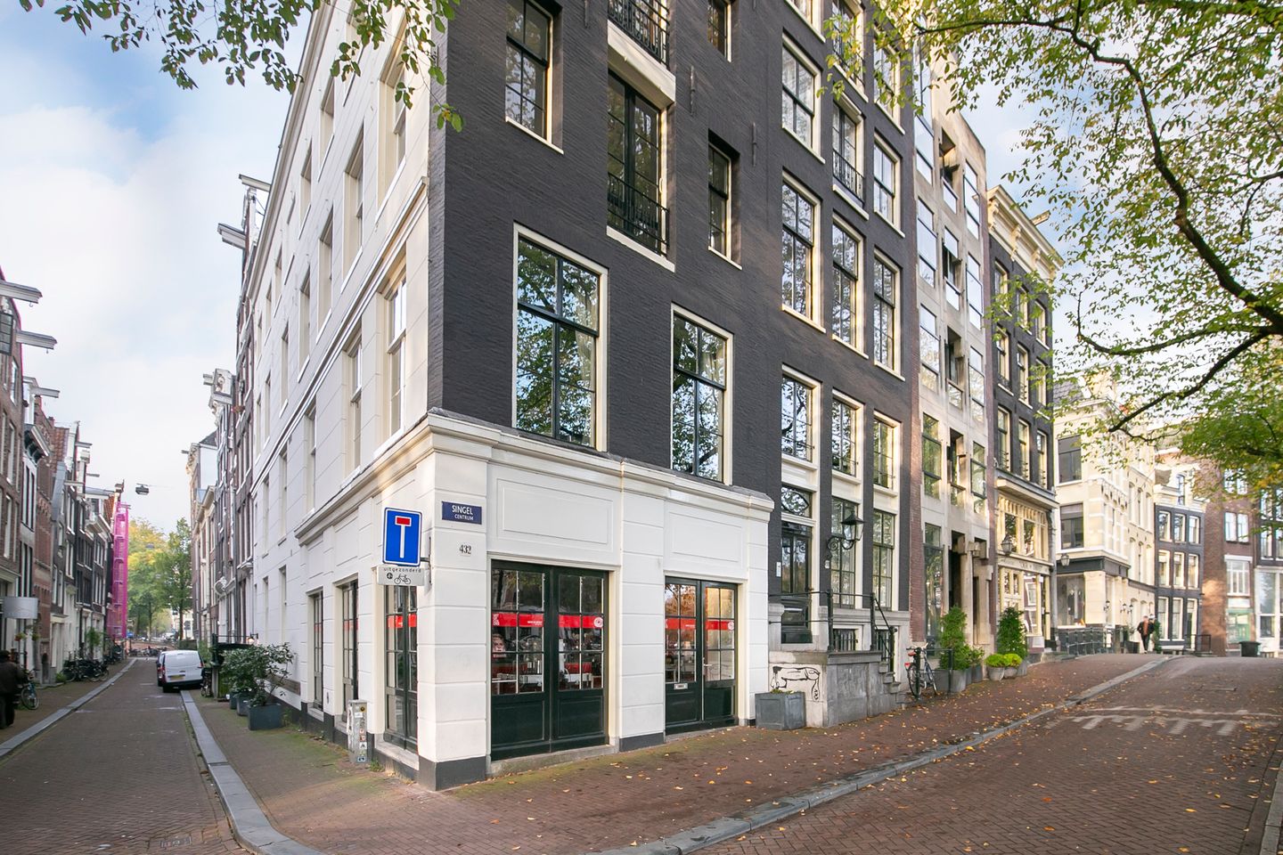 View photo 2 of Singel 432