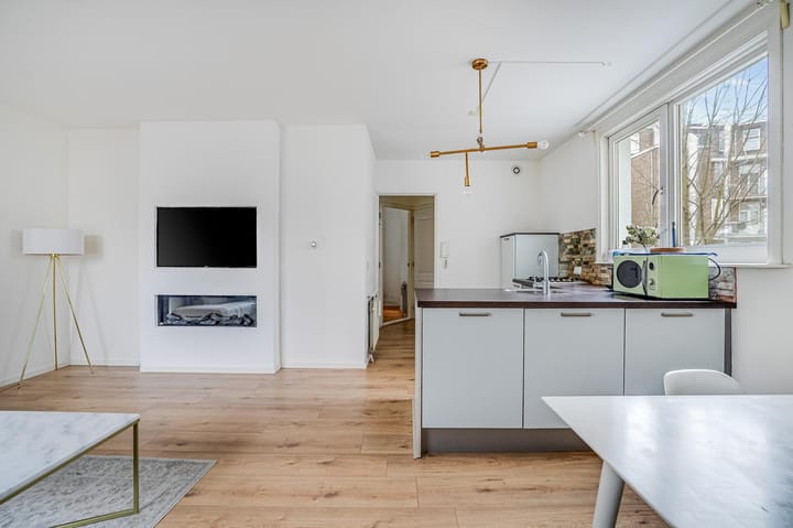 Photo 2 of Makassarstraat 54-D