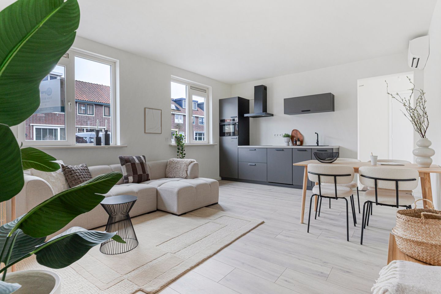 Photo 10 of Vossiusstraat 48
