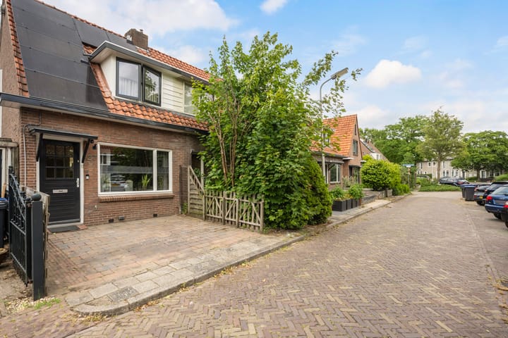 M A de Ruyterstraat 27