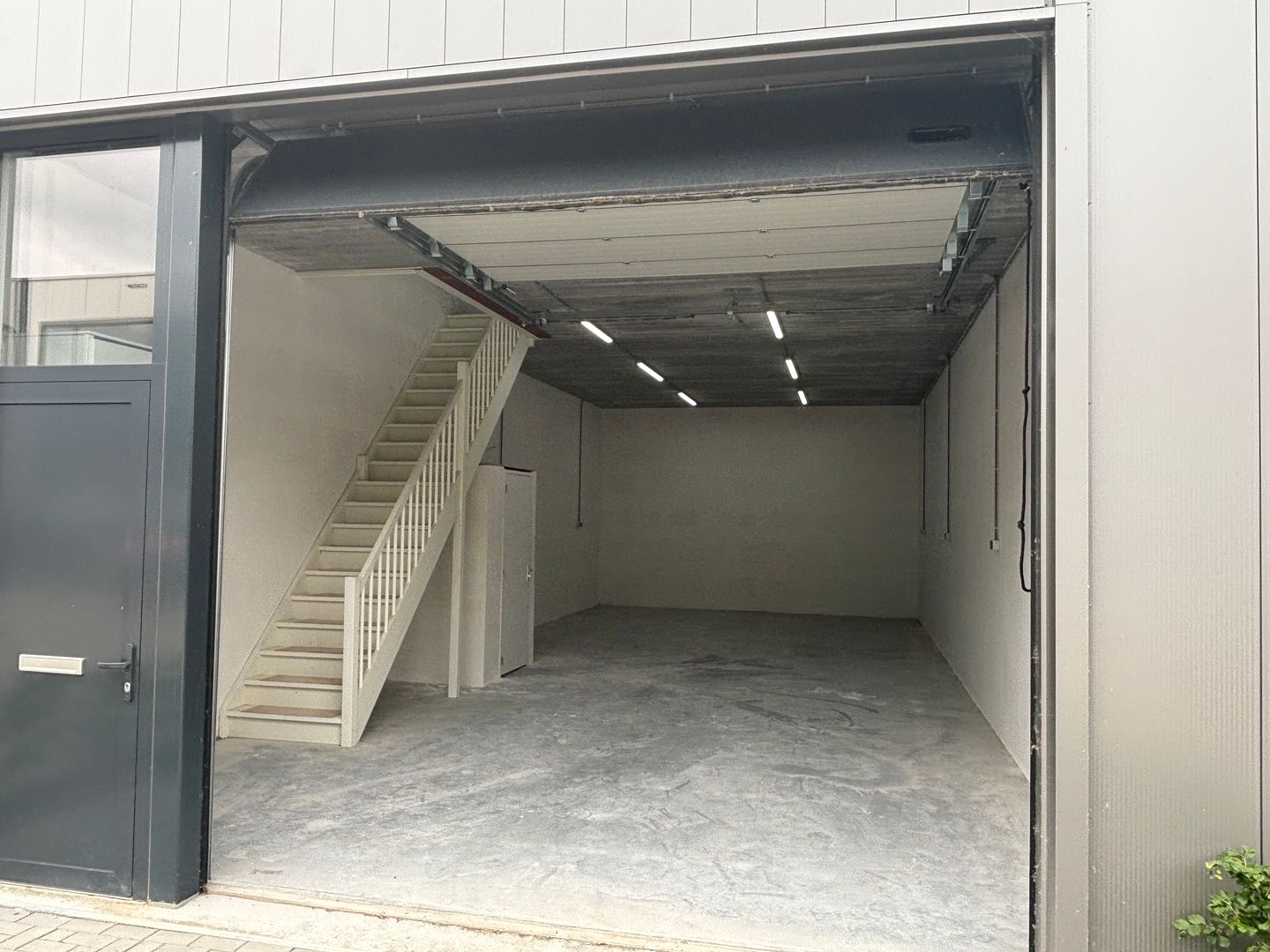 View photo 4 of Newtonstraat 60