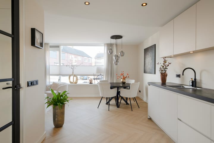 Photo 12 of Begoniastraat 10