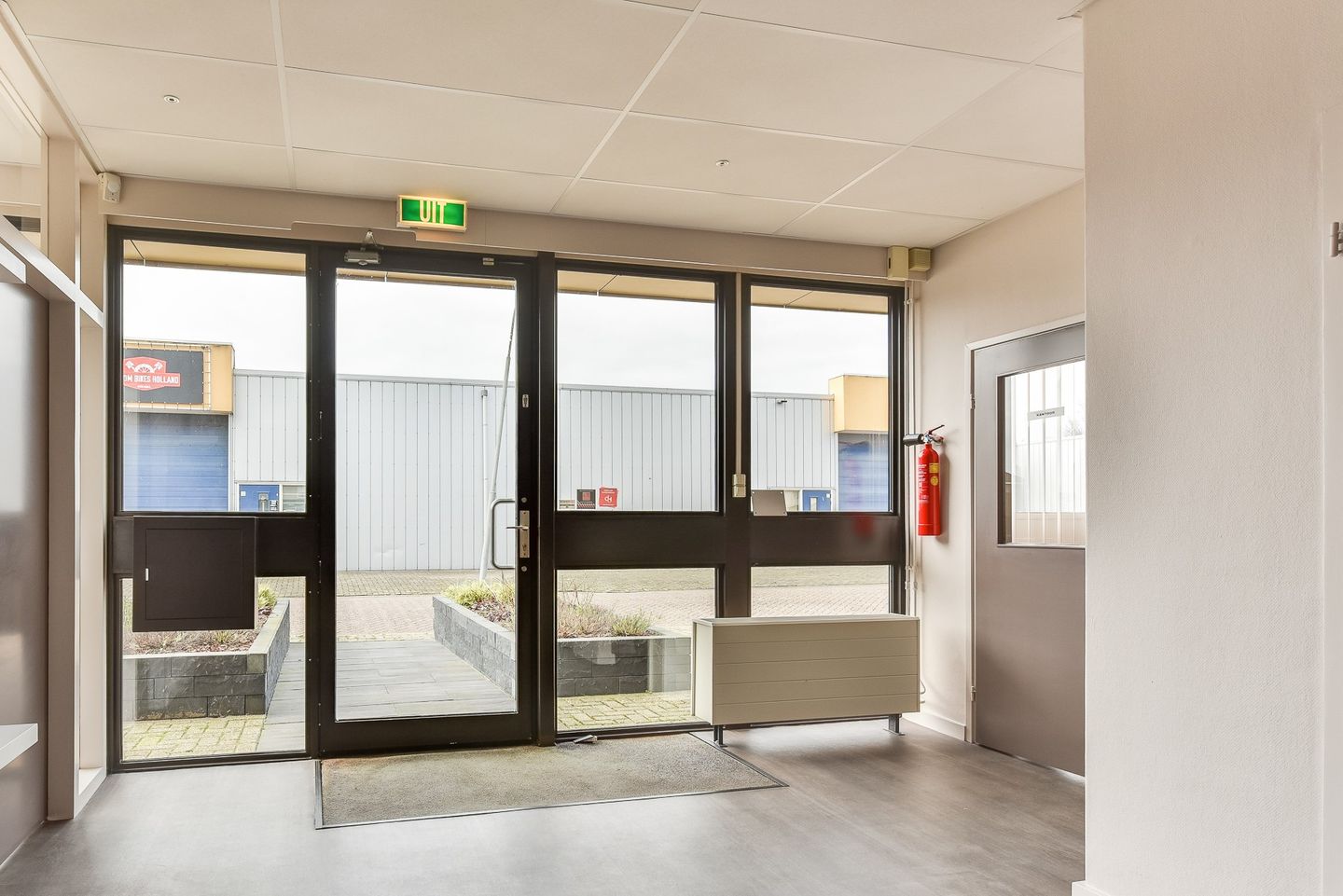 Bekijk foto 4 van Ambachtsweg 9-A