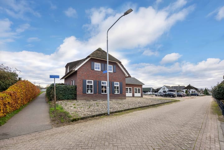 Photo 3 of Veluwstraat 11-B