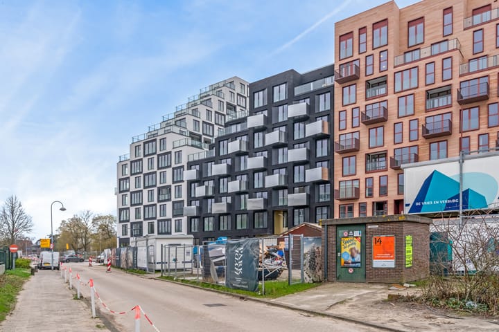 Photo 2 of Mies van der Rohestraat 35