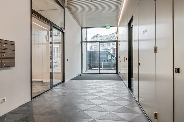 Photo 4 of Mies van der Rohestraat 35