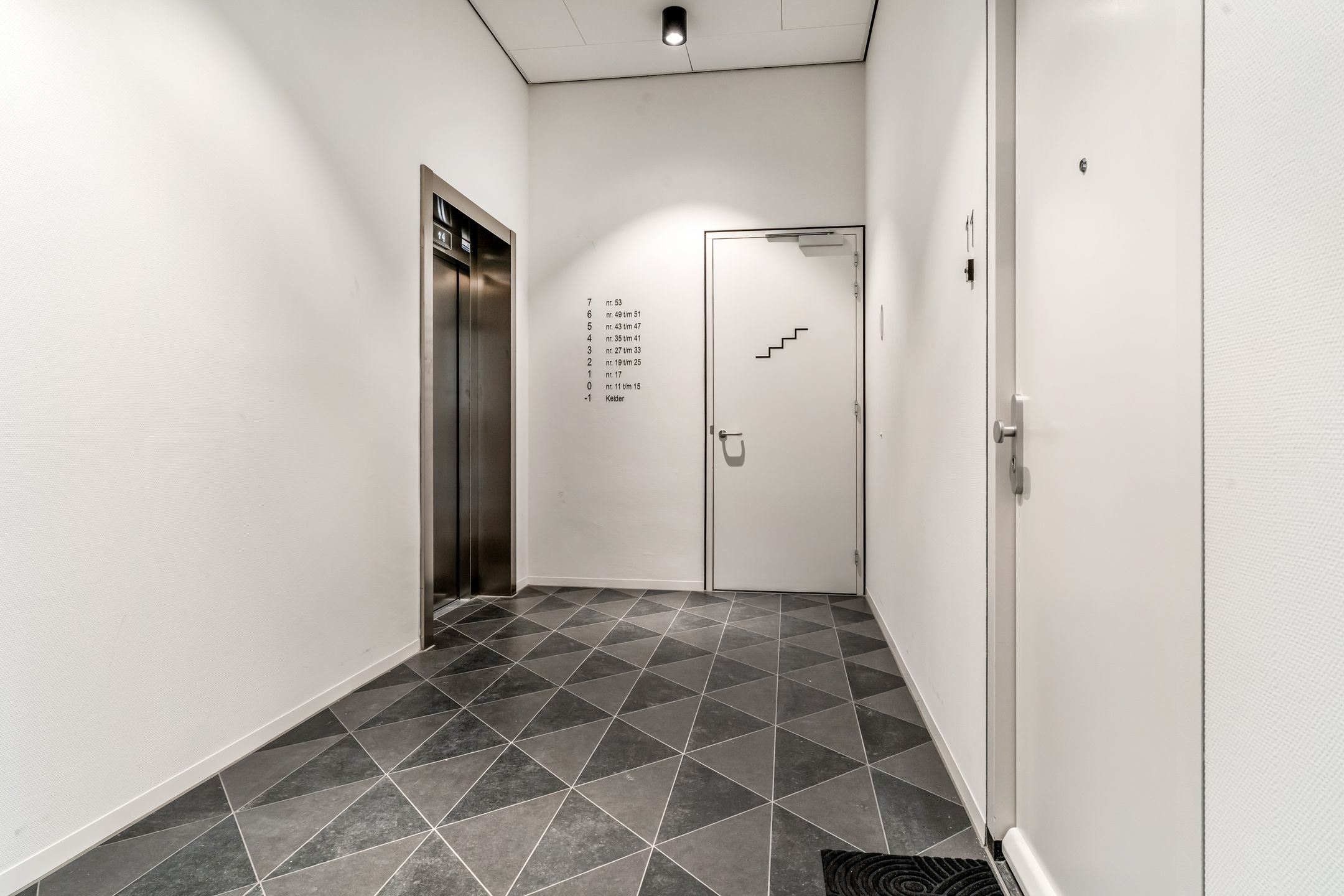 Photo 6 of Mies van der Rohestraat 35