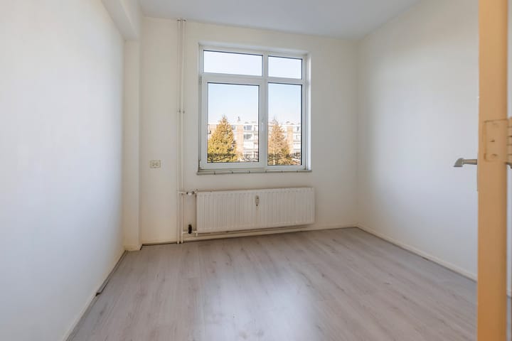 Foto 16 van Monseigneur van Steelaan 256