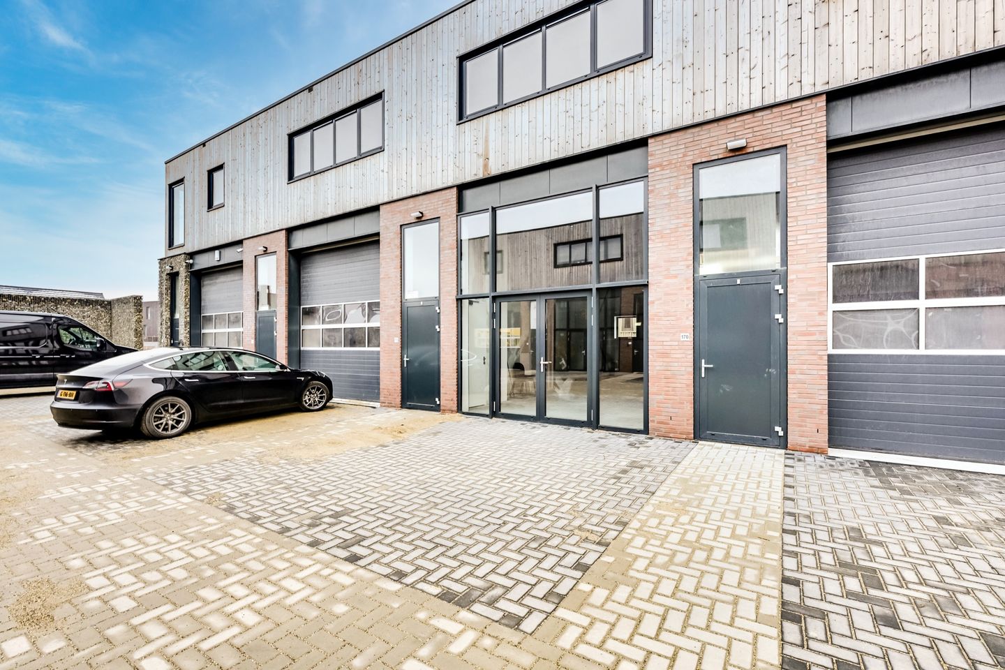 View photo 1 of Overvliet 172