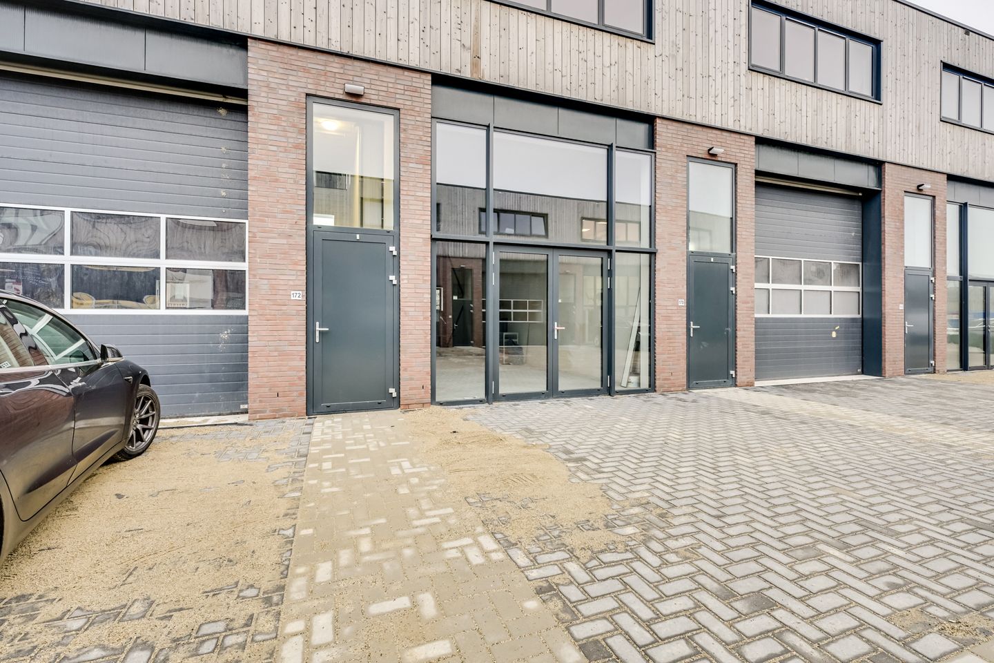 View photo 2 of Overvliet 172