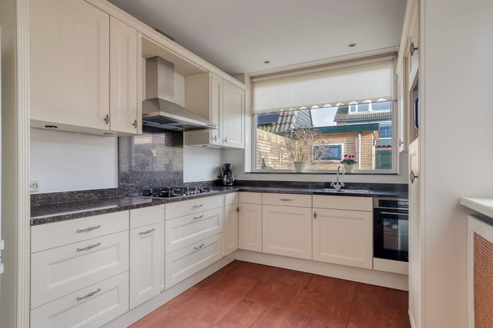 Photo 2 of Burgemeester Hoytema van Konijnenburglaan 44