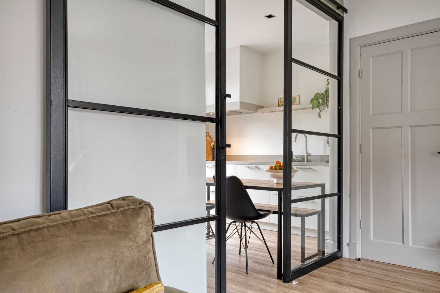 Photo 14 of Verenigingsstraat 9