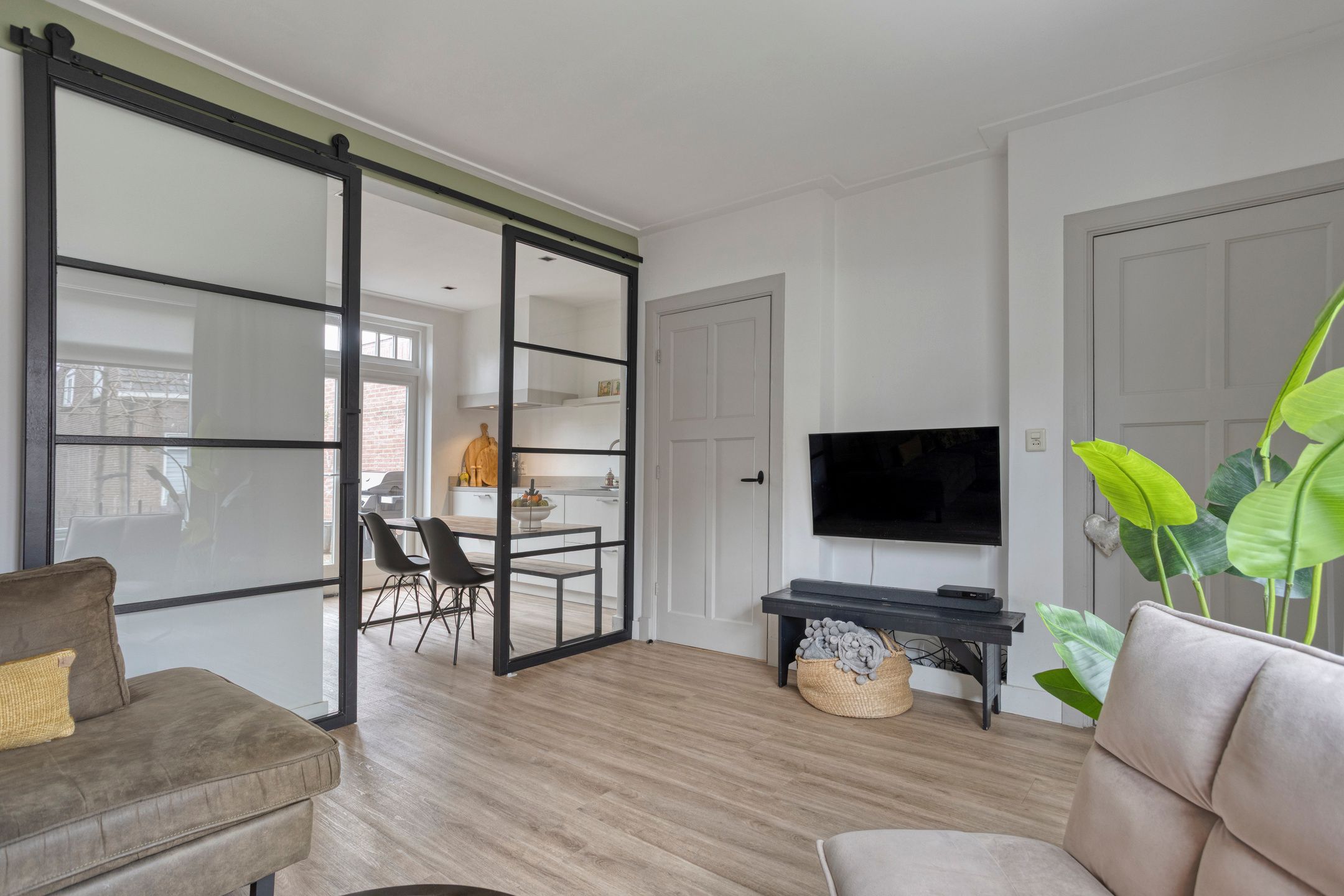 Photo 12 of Verenigingsstraat 9