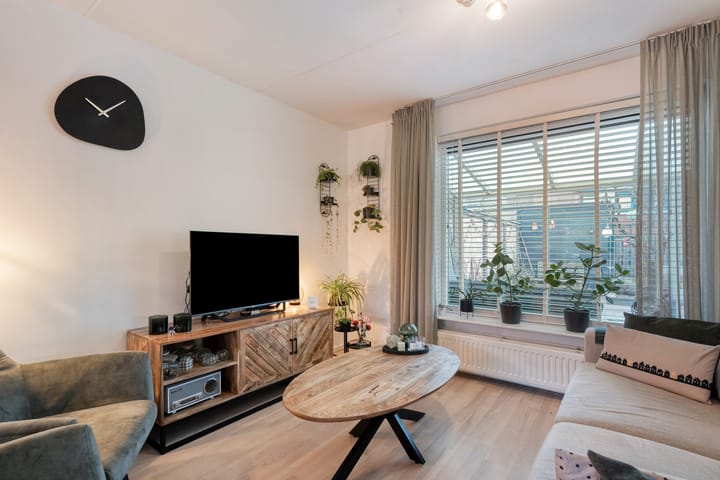 Foto 2 van Van Damstraat 3