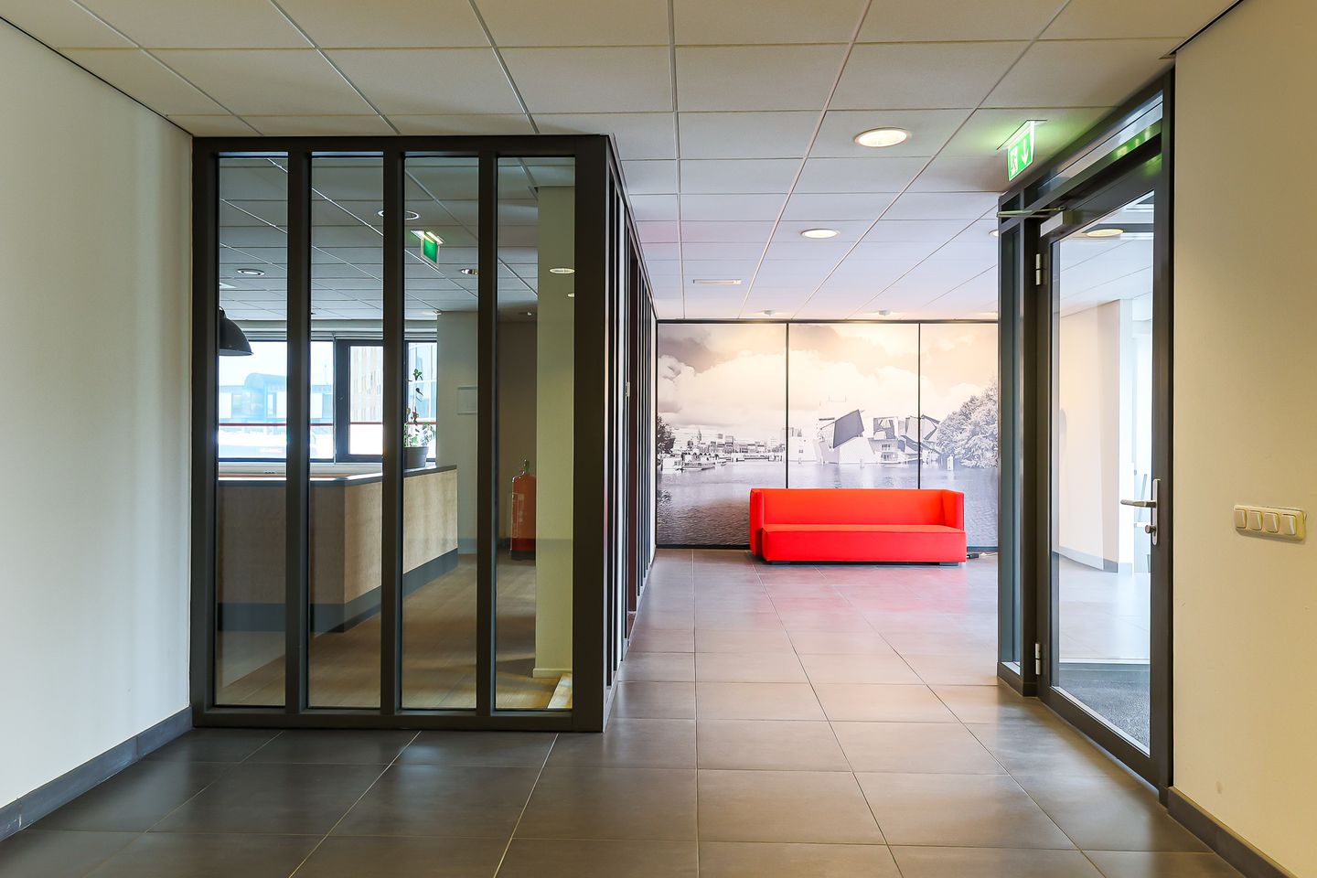 Bekijk foto 2 van Stationsweg 3-a