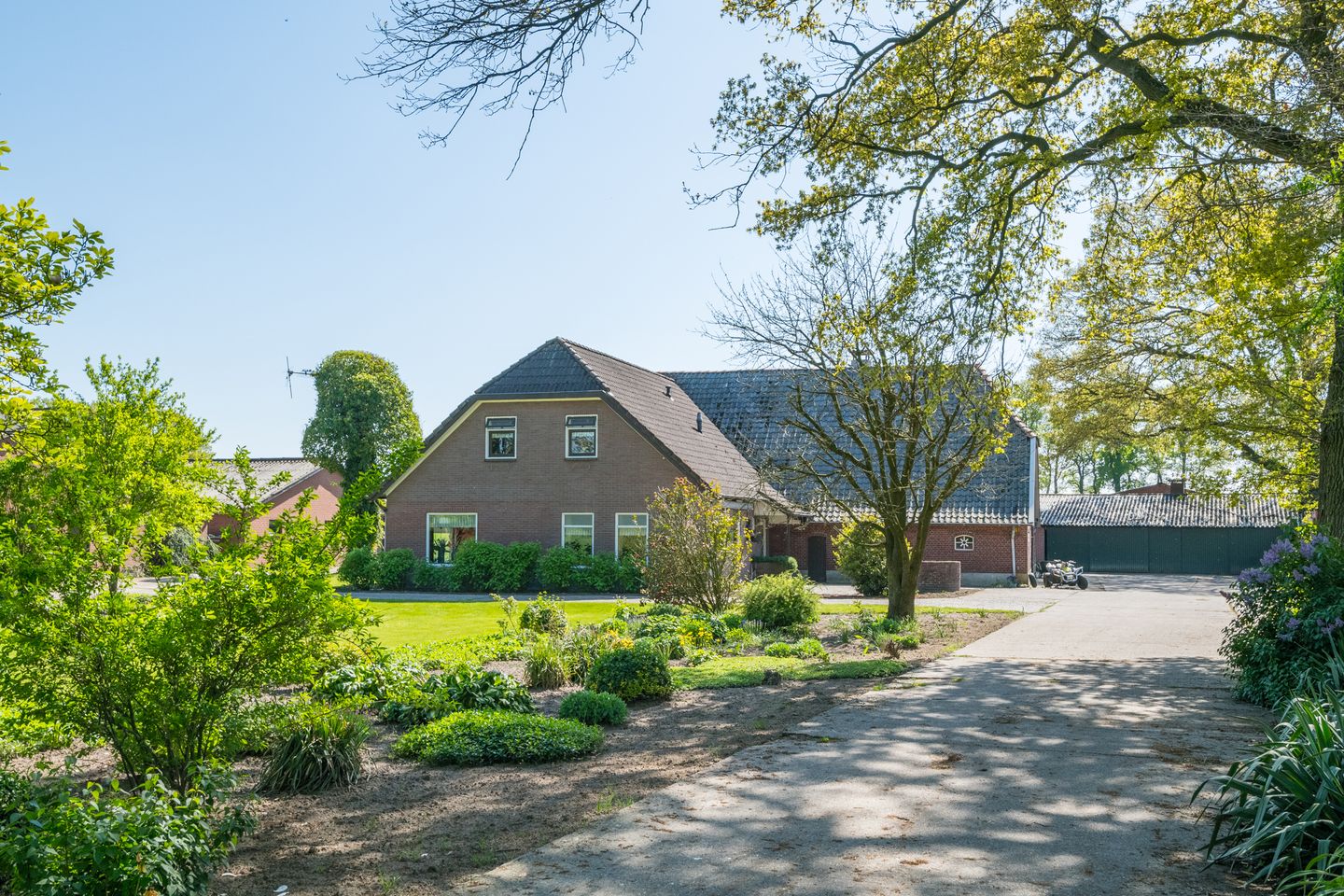 Bekijk foto 3 van Aaltenseweg 31-+ 31a