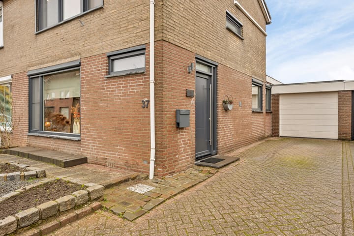 Photo 2 of Schoolstraat 37