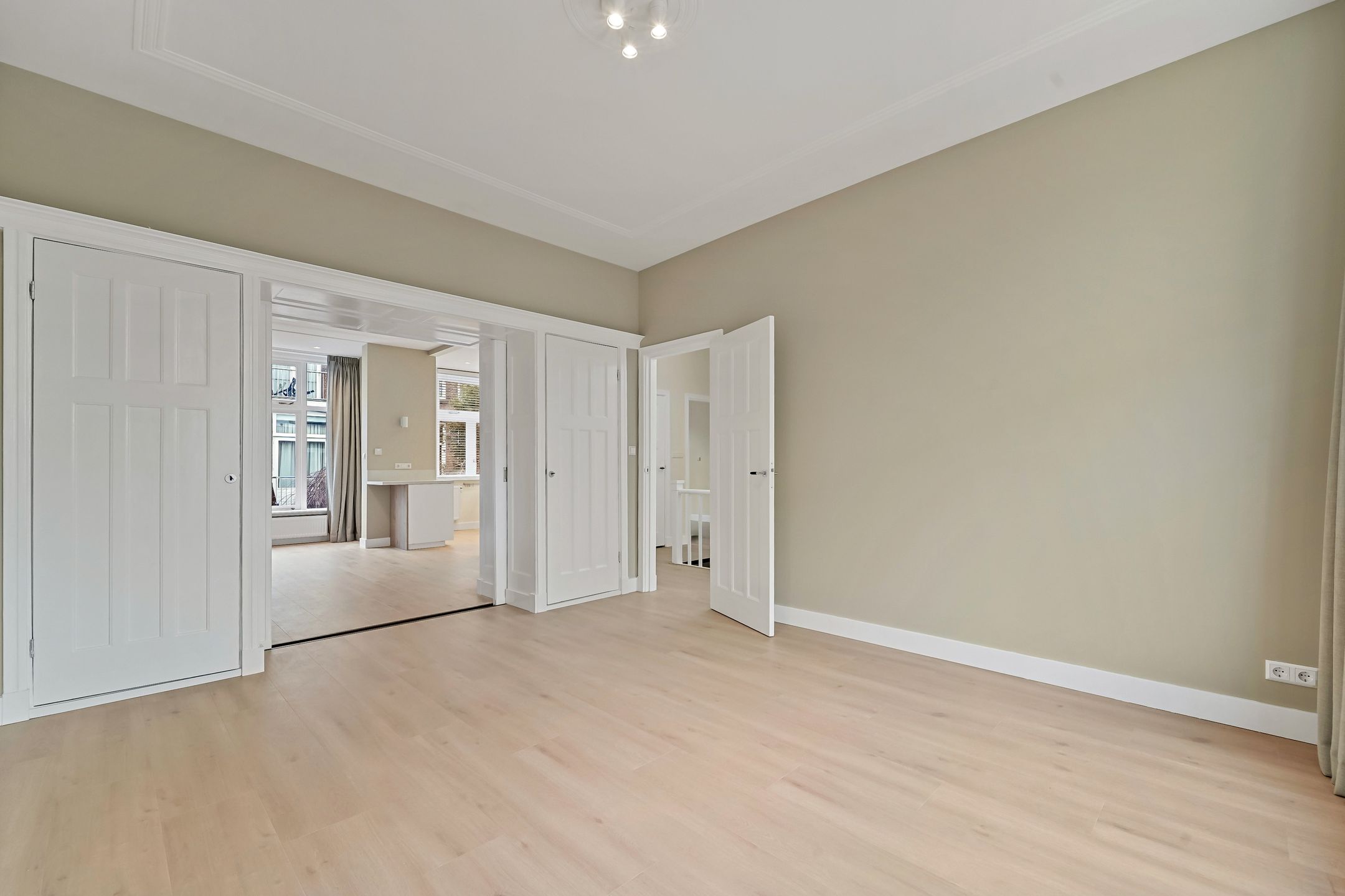 Photo 12 of Hendrik Zwaardecroonstraat 221