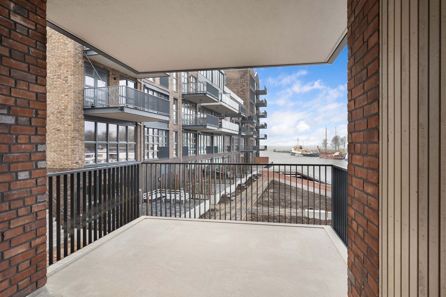 Photo 14 of Stationsplein 96