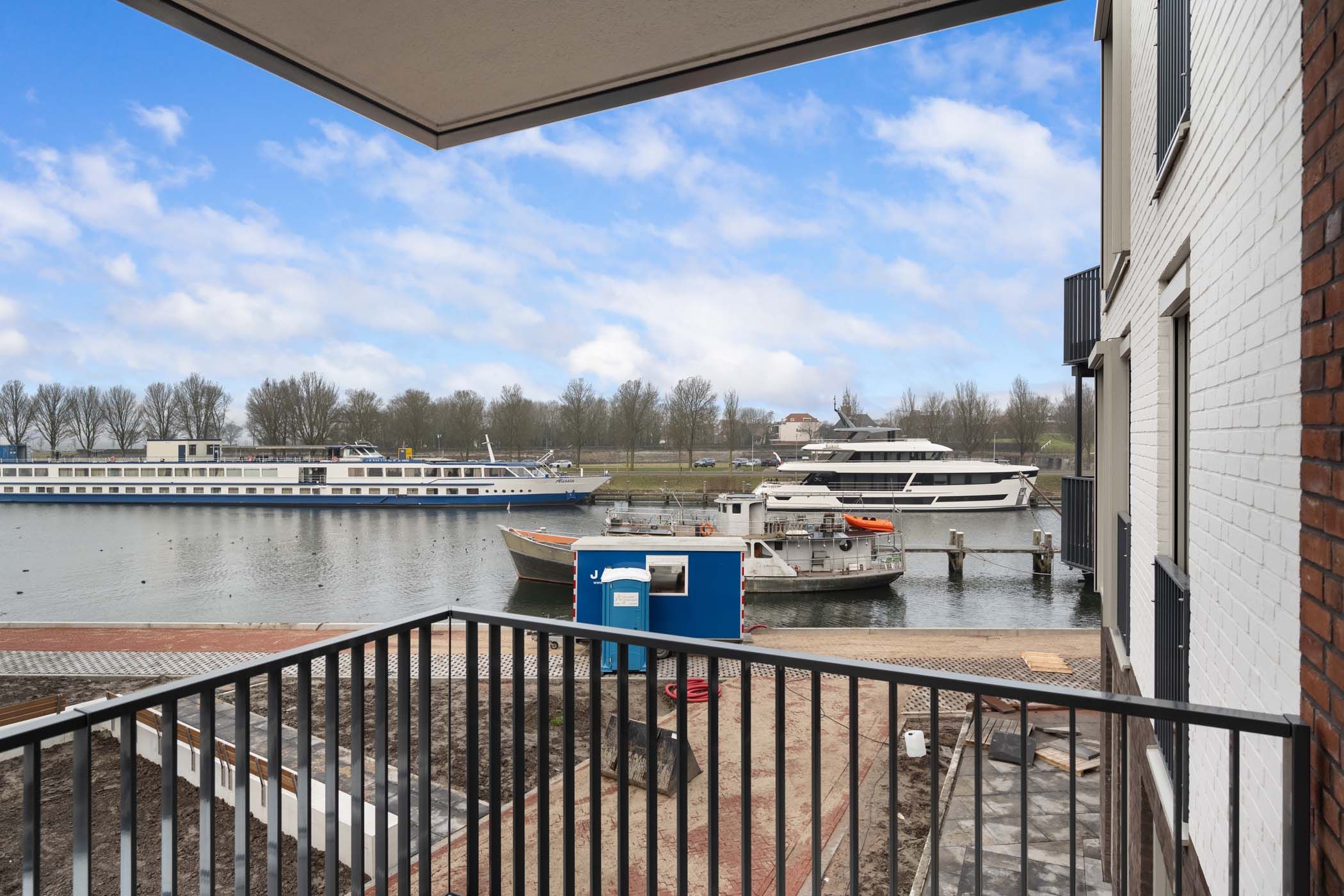 Photo 15 of Stationsplein 96