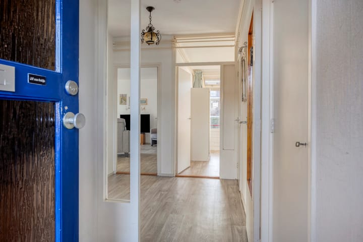 Photo 3 of Van der Waalsstraat 28-I