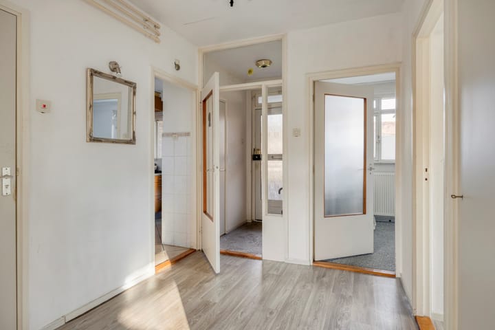 Photo 5 of Van der Waalsstraat 28-I