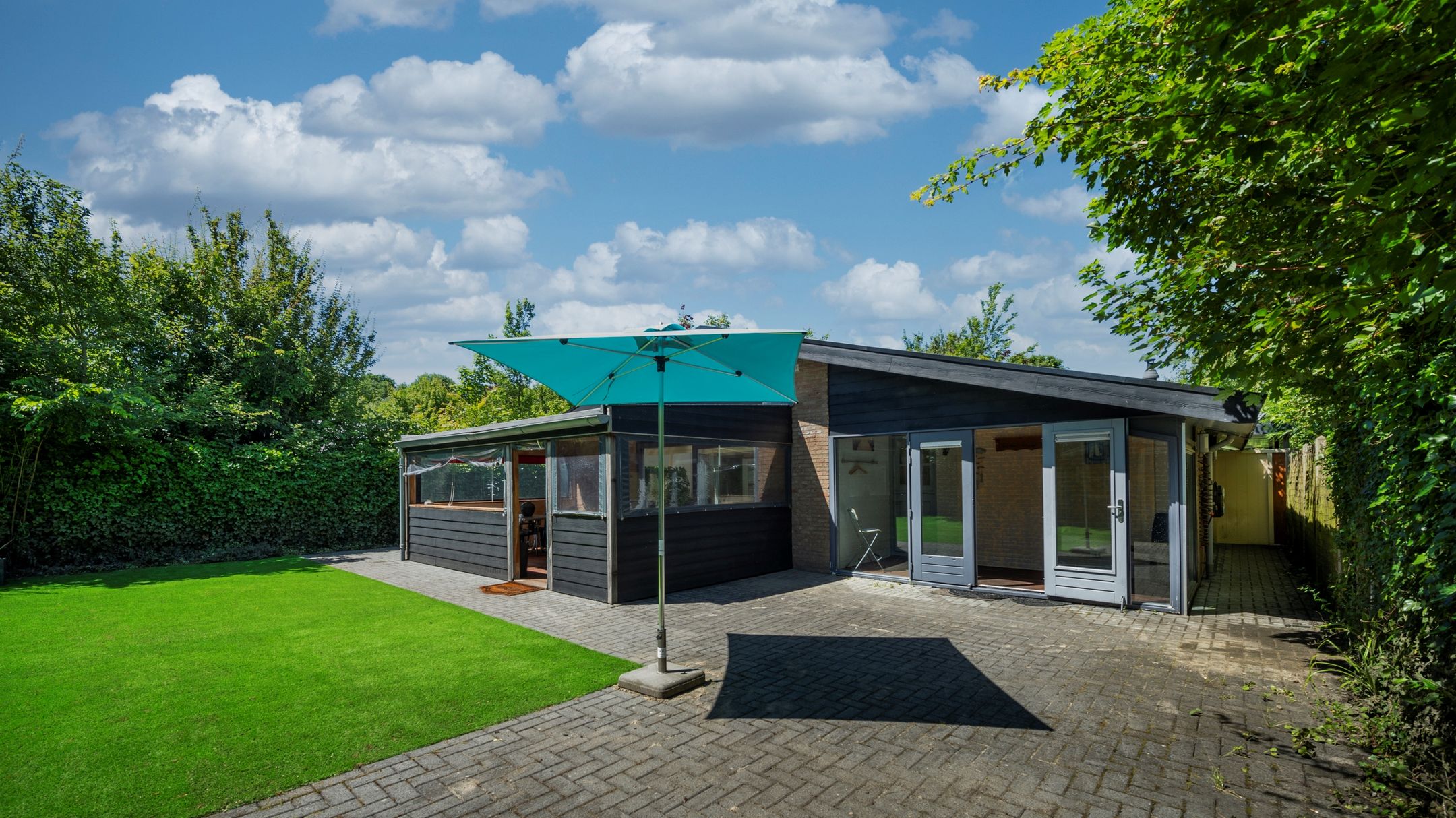 3-bedroom freehold villa in Ouwerkerk — photo 1 of 5