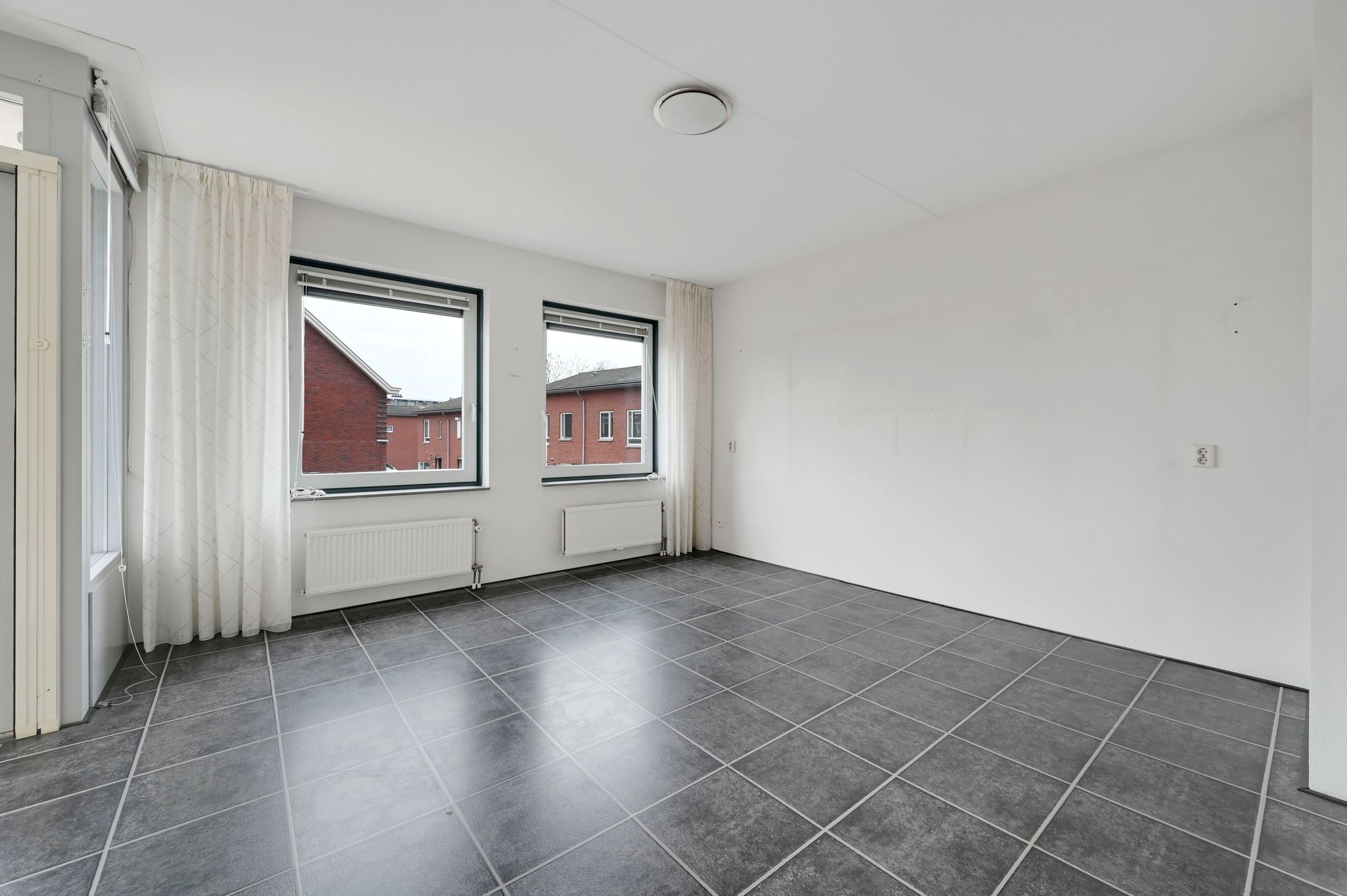 Photo 3 of Diepenbrockstraat 1